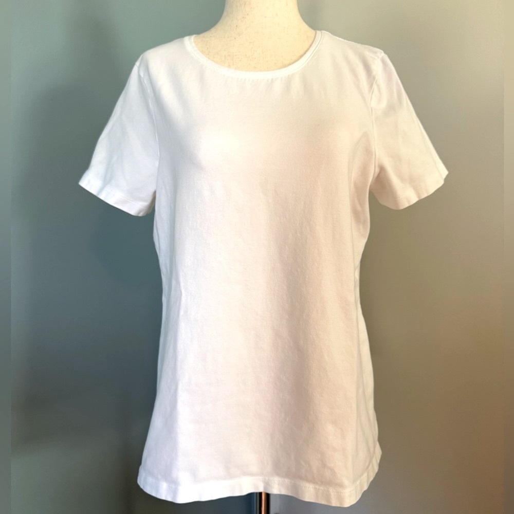 Women’s Christopher & Banks White T-Shirt. Size Petite Medium.